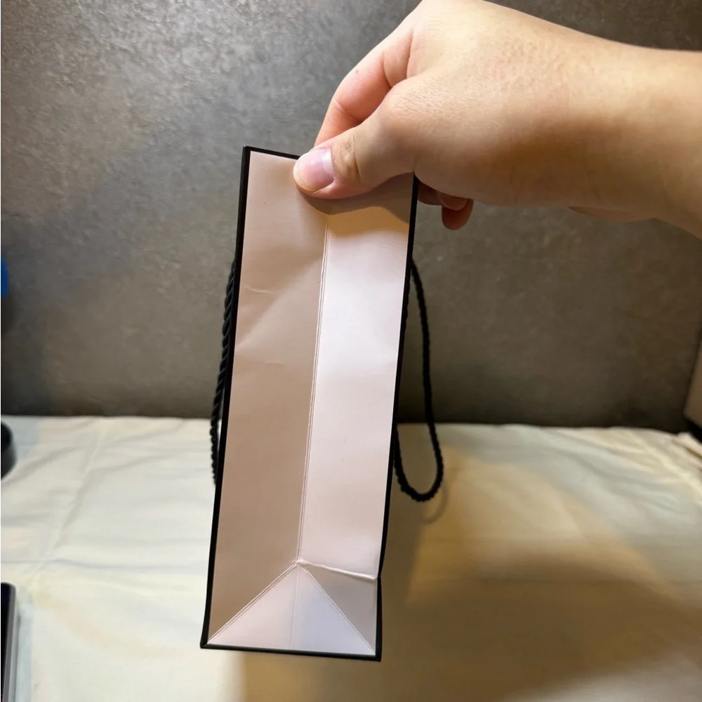 Chanel gift bag - Picture 4 of 8